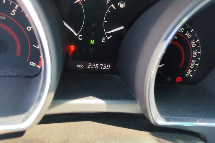 Used Toyota Highlander 2012 2.7L Two-Wheel Drive 7-Seater Luxury Edition Odometer Close Up