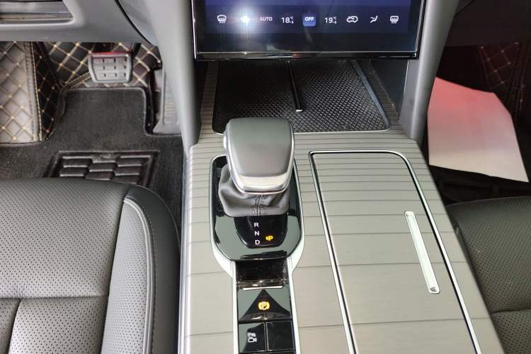 Used Hongqi HS7 PHEV 2024 2.0T PHEV Four-Wheel Drive Flagship Edition 6 Seats