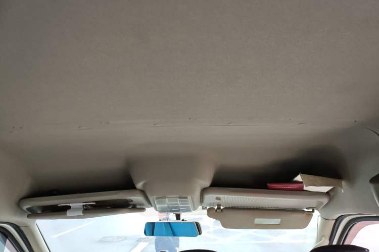 Used SAIC MAXUS Xintu V80 2017 2.5T 5-Speed Manual Aoyuntong National V Short Wheelbase Mid-Roof 5/6/10-Seater