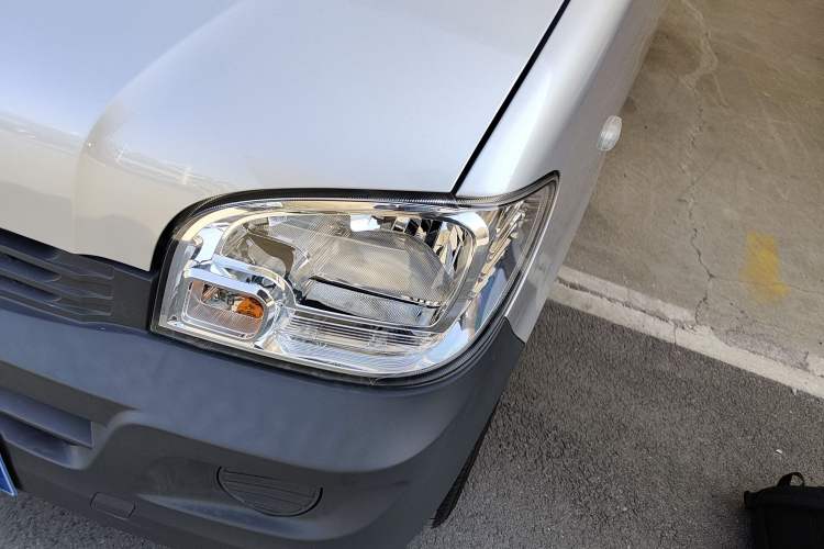 Used Wuling Zhiguang 2023 1.5L Practical Version 5/7 Seats Left Front Headlight