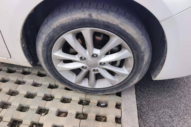 Used Kia K3 2016 1.6L Automatic GL Right Front Wheel Hub