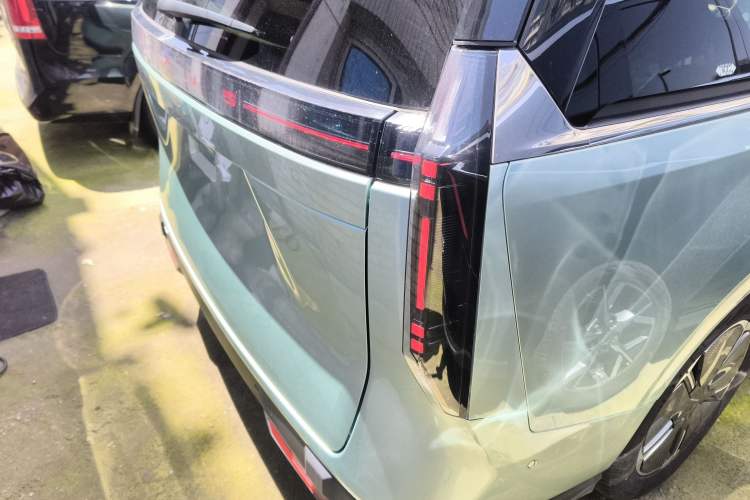 Used SAIC MAXUS Dajia 7 2024 605 km Extended Range Highland Version Six-Seater Right Rear Taillight