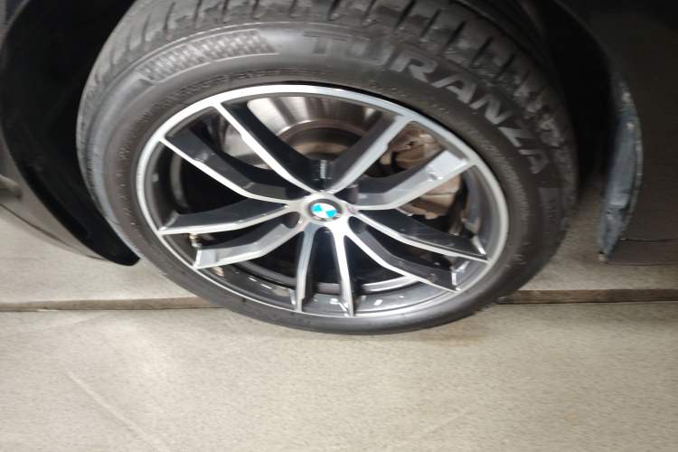 Used BMW 5 Series 2022 Second Facelift 525Li M Sport Package Left Front Wheel Hub