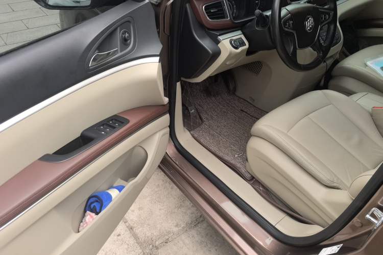 Used Buick GL8 2018 28T Luxury Model China VI Standard Driver Seat