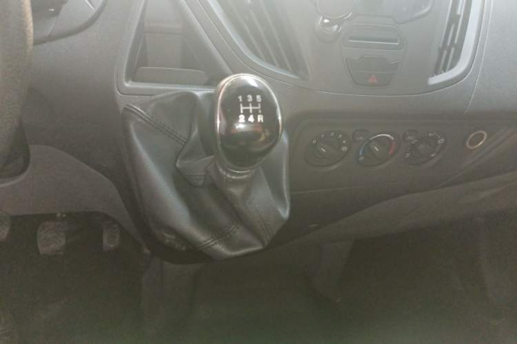 Used Ford Transit 2017 2.0T Diesel Multi-Purpose Commercial Vehicle Short Wheelbase Low Roof China V Standard
