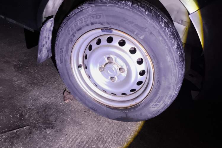 Used Dongfeng Xiaokang V27 2011 1.0L Standard Version BG10-01 Right Front Wheel Hub