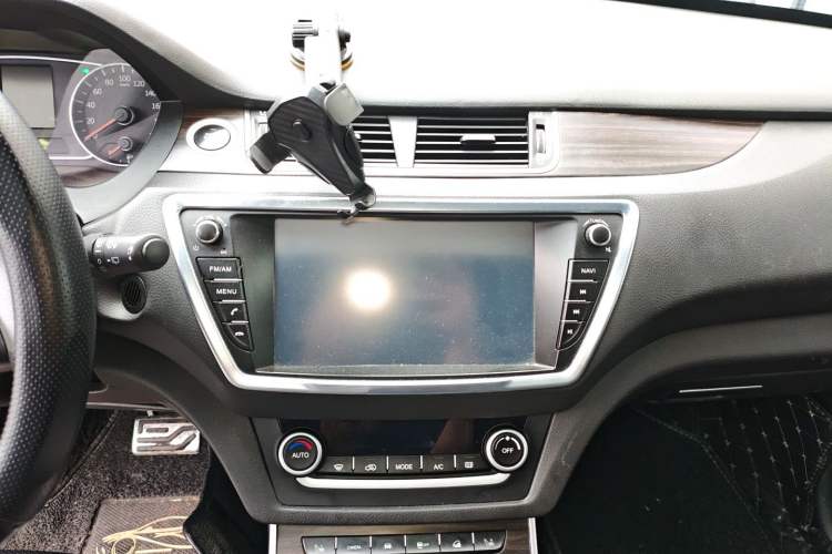 Used Land X7 2015 2.0T Panoramic Prestige Edition Audio And AC Panel