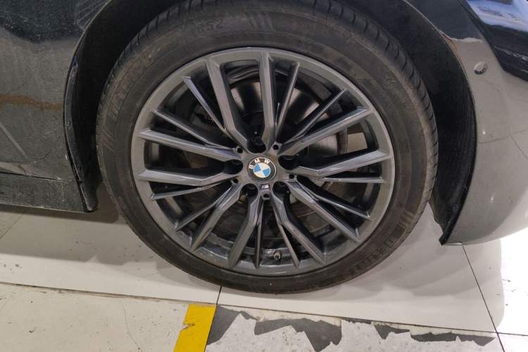 Used BMW 3 Series 2021 325Li M Sport Shadowline Package Right Front Wheel Hub