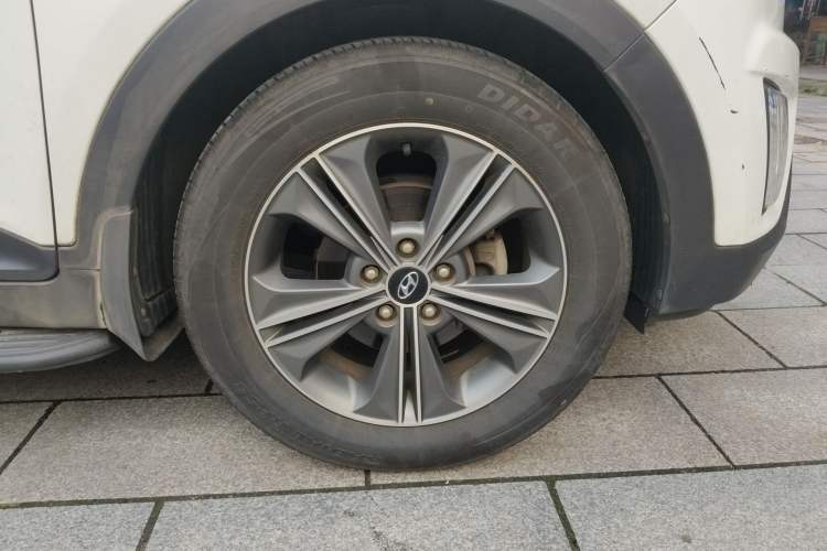 Used Hyundai ix25 2015 1.6L Automatic Two-Wheel Drive Smart GLS Trim Right Front Wheel Hub