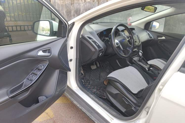 Used Ford Focus 2012 Hatchback 1.6L Automatic Fashion Edition
