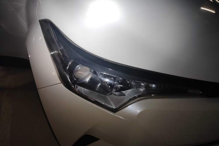 Used Toyota C-HR 2018 2.0L Elite Version China VI Standard Right Front Headlight