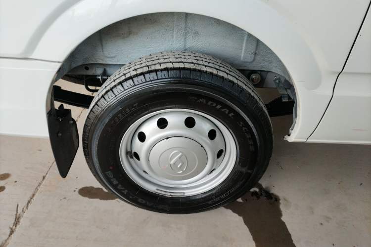 Used SAIC MAXUS Xintu V80 2025 Value Edition Aoyuntong 2.0T Manual Long Wheelbase Mid-Height Design 127 Ps 6/7/9-Seater