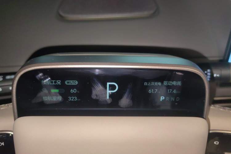 Used Li Auto i6 2025 Model Four-Wheel-Drive Standard Type
