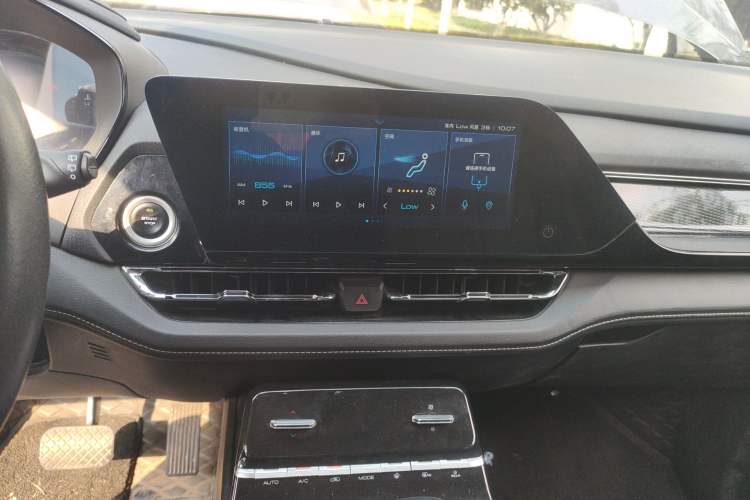 Used Wuling Victory 2020 1.5T CVT Flagship Edition Audio And AC Panel