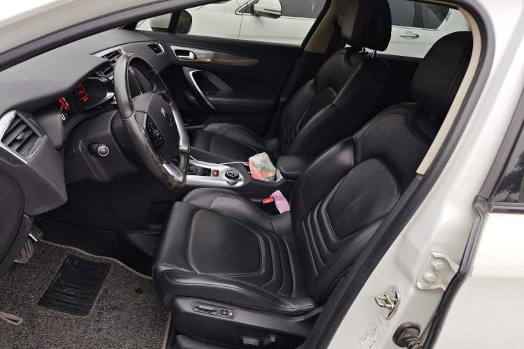 Used DS 6 2014 1.6T Luxury Edition THP160
