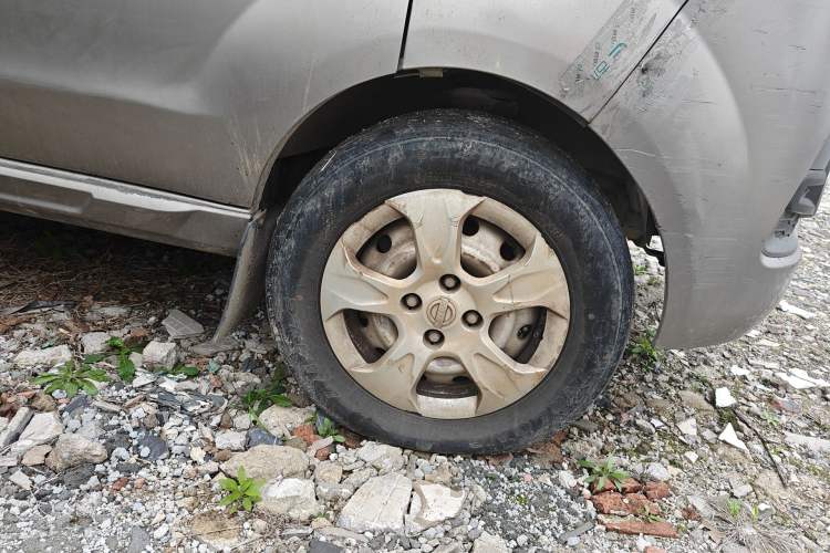 Used Jinbei New Hiace X30L 2016 1.5L Wealth Edition DLCG14 Right Front Wheel Hub