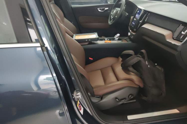 Used Volvo XC60 2025 B5 Four-Wheel Drive Smart & Advanced Luxury Edition