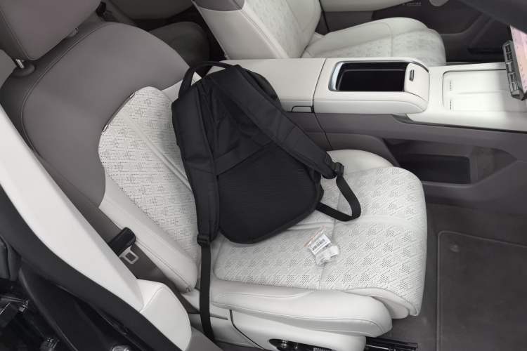 Used Zeekr 7X 2025 100 kWh Long-Range Rear-Wheel Drive with Intelligent Driving Features
