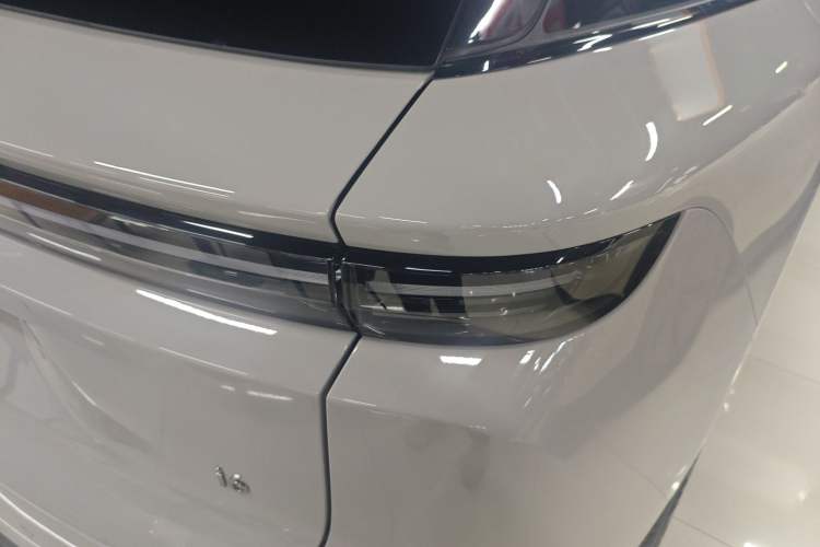 Used Li Auto i6 2025 Model Two-Wheel-Drive Standard Type
