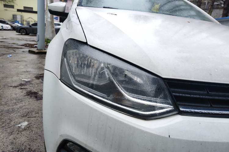 Used Volkswagen Polo 2016 1.6L Automatic Comfort Model Right Front Headlight