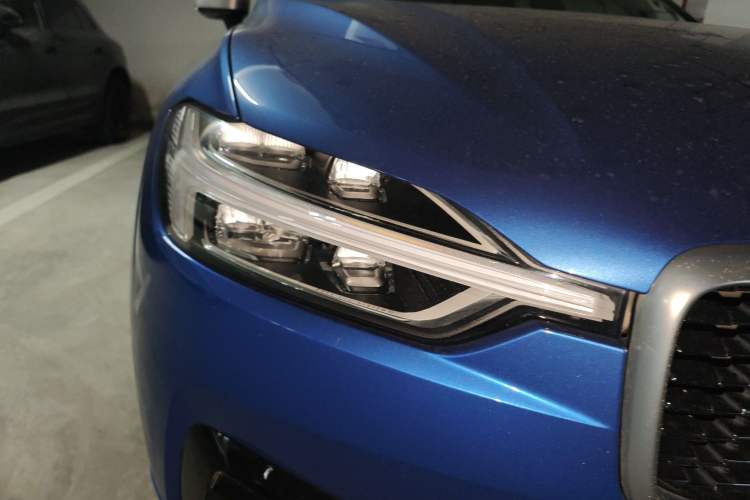 Used Volvo XC60 2019 T5 4x4 Zhiyuan Sport Edition China V Standard Right Front Headlight