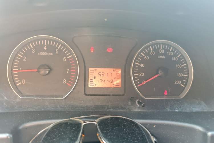 Used FORTHING Lingzhi 2013 M3 1.6L 7-Seater Luxury Model
