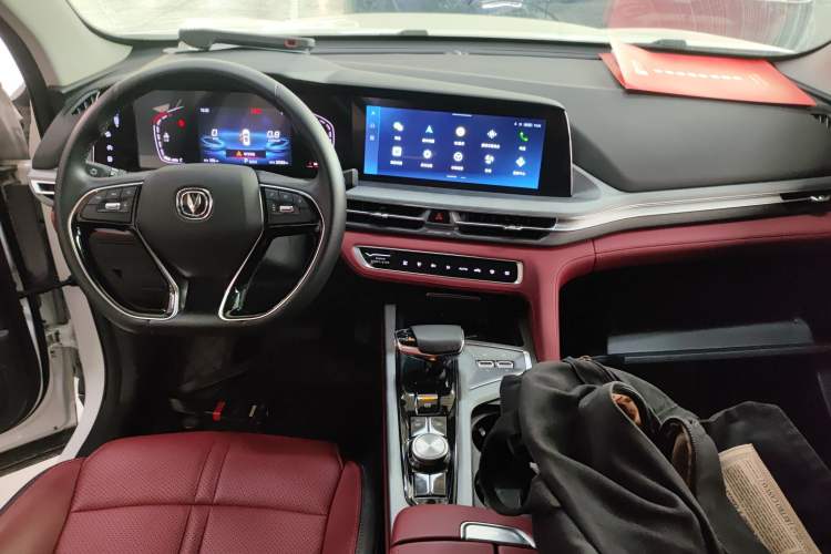 Used CHANGAN CS75 PLUS 2022 Classic Edition 1.5T Automatic Pioneer Model Center Console