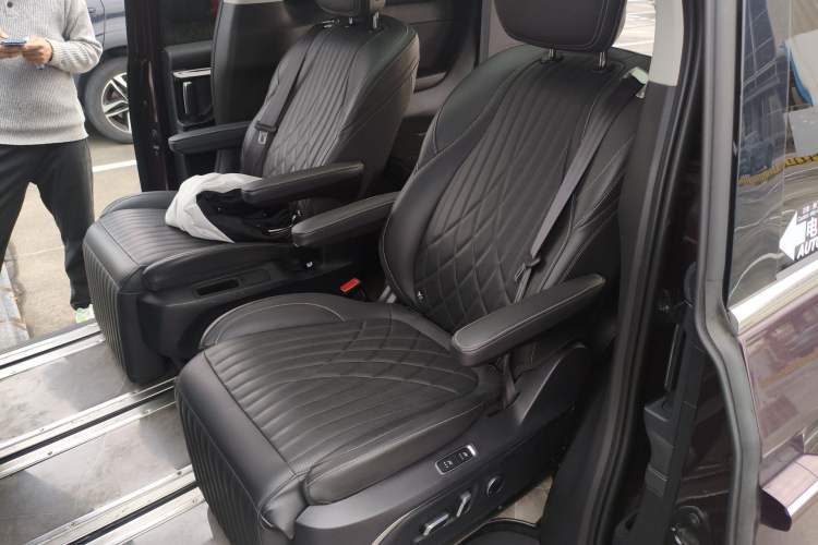 Used SAIC MAXUS G90 2022 2.0T Xingyun Seven-Seater Version