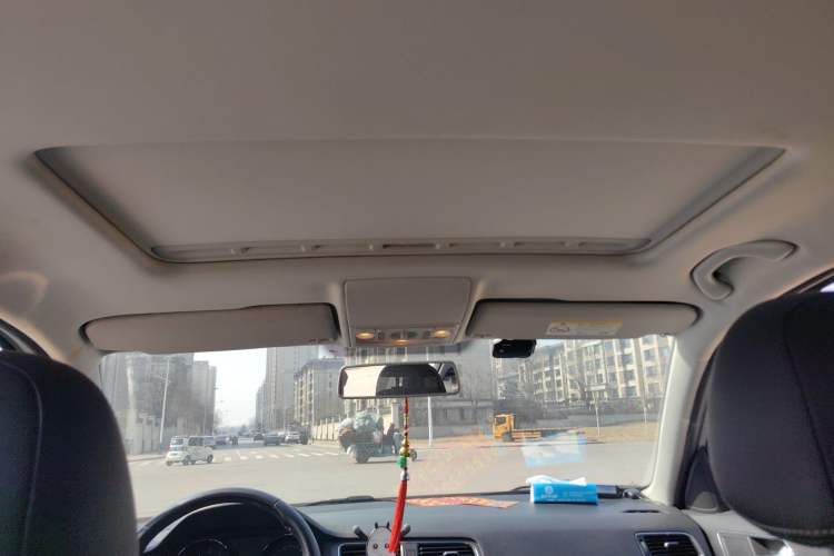 Used Volkswagen Lavida 2015 1.6L Automatic Comfort Edition
