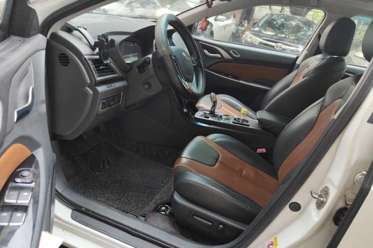 Used BYD Qin New Energy 2015 1.5T Dual-Crown Flagship Plus Edition Driver Seat