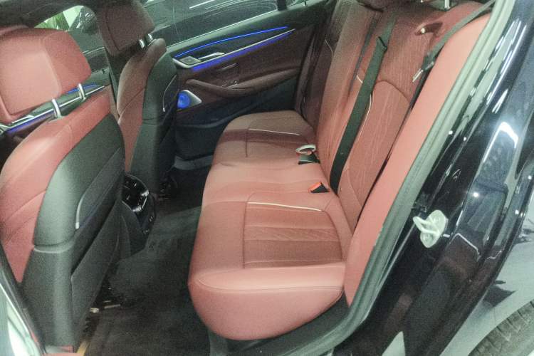 Used BMW 5 Series 2022 530Li Luxury Edition M Sport Package Left Rear Seat