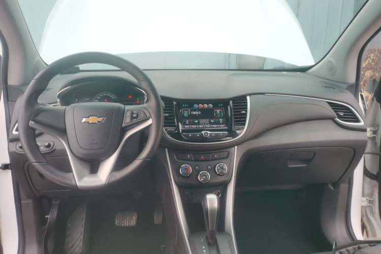 Used Chevrolet Trax 2017 1.4T Automatic Two-Wheel Drive Luxury Version Center Console