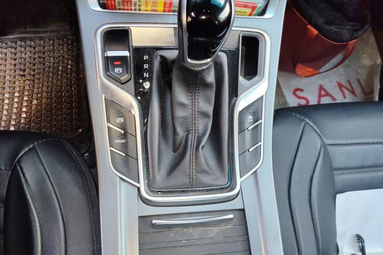 Used Geely Auto Emgrand 2019 Leading Edition 1.5L CVT Luxury Model China VI Standard Gear Lever