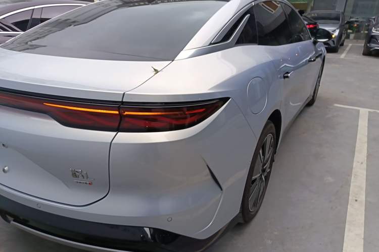 Used BYD Han L 2025 EV 701KM LiDAR Deluxe Edition Right Rear Taillight