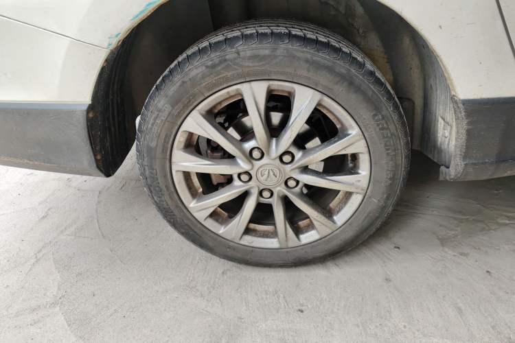 Used BAIC Weiwang M50F 2017 1.5L Comfort Edition Right Rear Wheel Hub