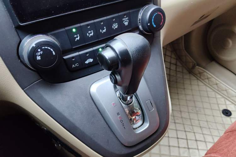 Used Honda CR-V 2010 2.0L automatic two-wheel drive urban version Gear Lever