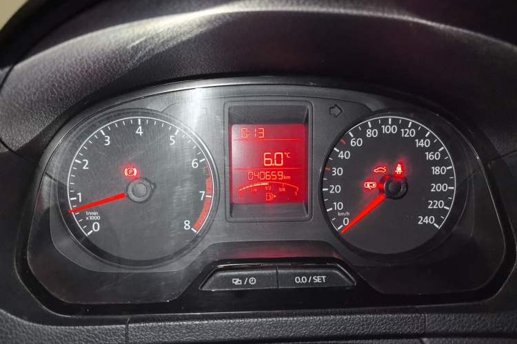 Used Volkswagen Jetta 2015 Value Edition 1.6L Manual Fashionable Style Odometer Close Up