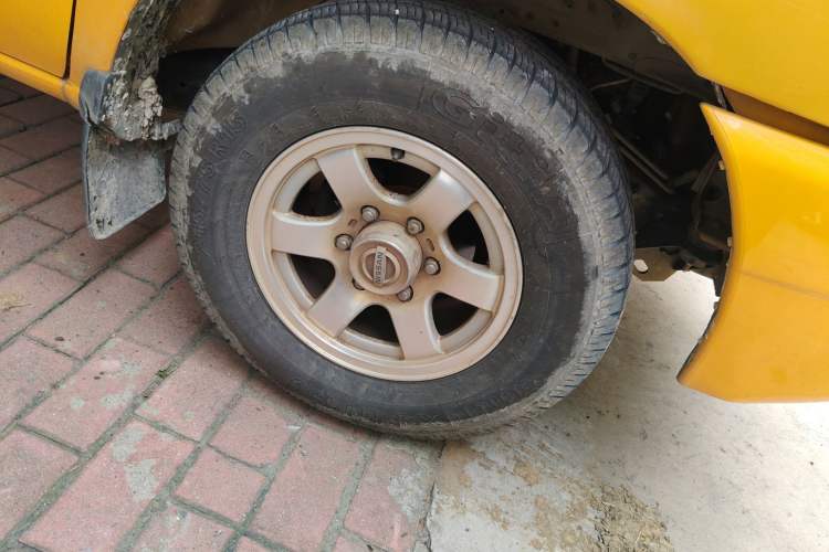 Used Nissan ZN Van 2013 2.4L Two-Wheel Drive Standard Model with 5 Seats
