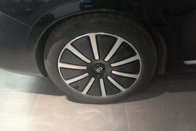 Used Hima AITO M9 2025 All-Electric Max Version 100 kWh 6-Seater