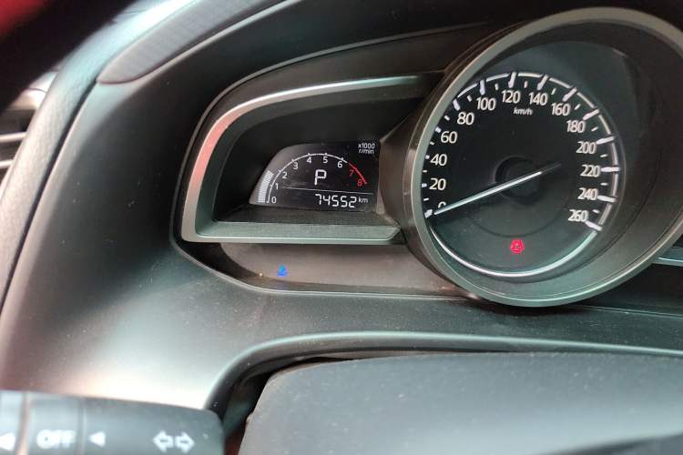 Used Mazda 3 Axela 2017 Sedan 1.5L Automatic Comfort Model Emission Standard China V Odometer Close Up