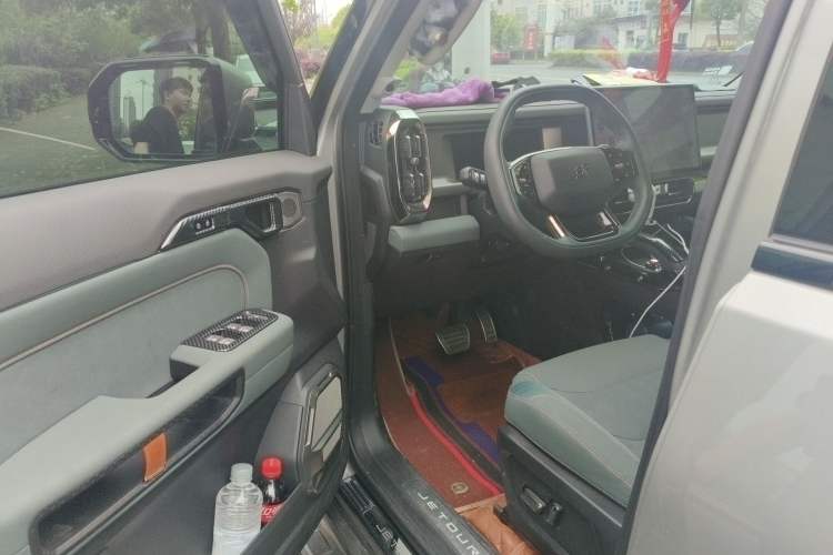 Used JETOUR Traveler 2023 2.0T Four-Wheel Drive Conqueror Driver Seat