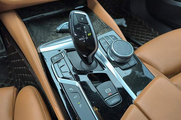 Used BMW 6 Series GT 2019 630i M Sport Package Gear Lever