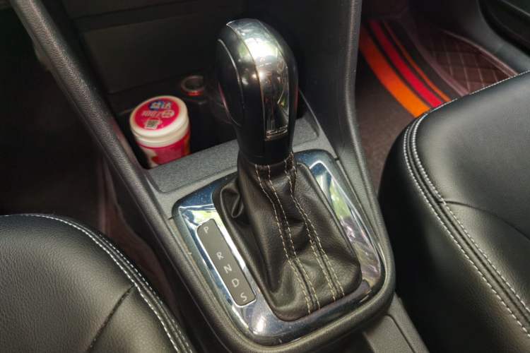 Used Volkswagen Jetta 2016 1.6L 25th Anniversary Edition Gear Lever