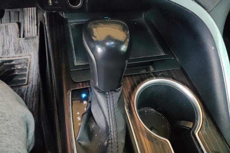 Used Toyota Camry 2018 2.0G Luxury Edition Gear Lever