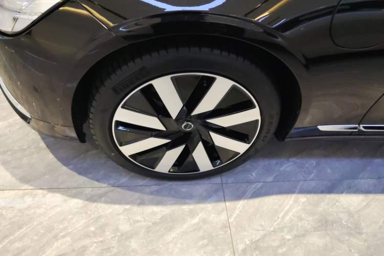 Used Volvo S90 New Energy 2024 Plug-in Hybrid Four-Wheel Drive Long-Range Luxury Smart Edition Left Front Wheel Hub