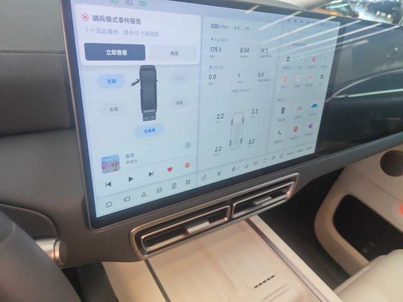 Used Li Auto MEGA 2025 Home Family Special Edition — 12