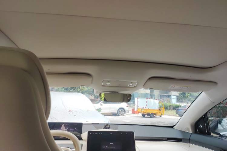 Used Hima Luxeed R7 2024 All-Electric 802 km Max Headliner