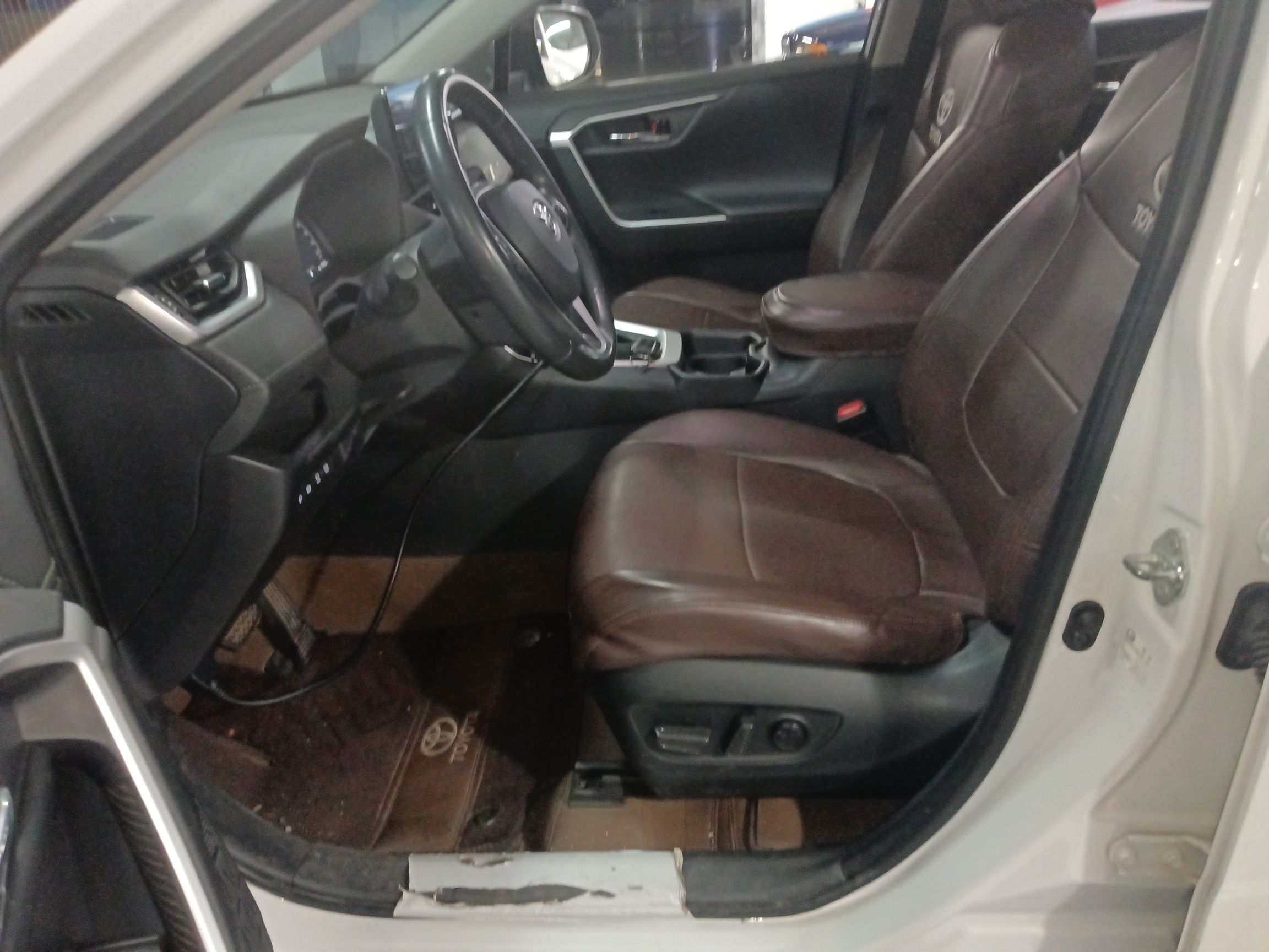 Переднее сиденье в автомобиле