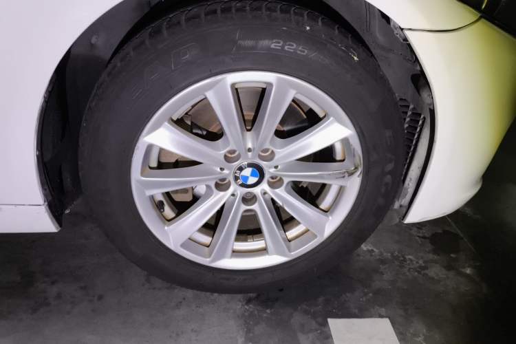 Used BMW 5 Series 2014 520Li Elegant Model
