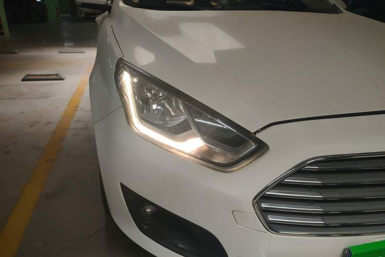 Used Ford Escort 2015 1.5L Manual Comfort Model
